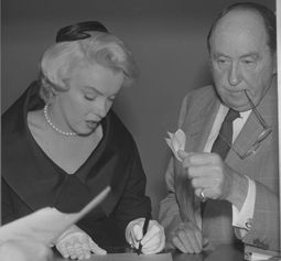Marilyn_Monroe_and_Jerry_Giesler_3